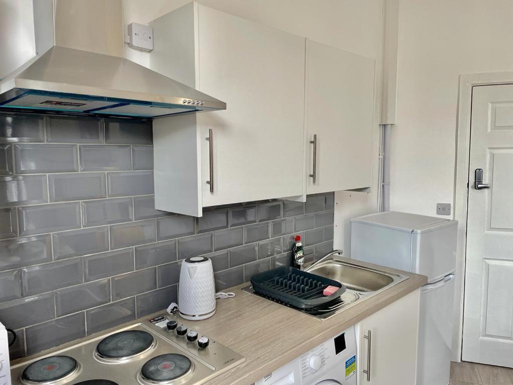 Cheerful 1 Bed Apartment Cardiff City Centre - Penarth Rd エクステリア 写真